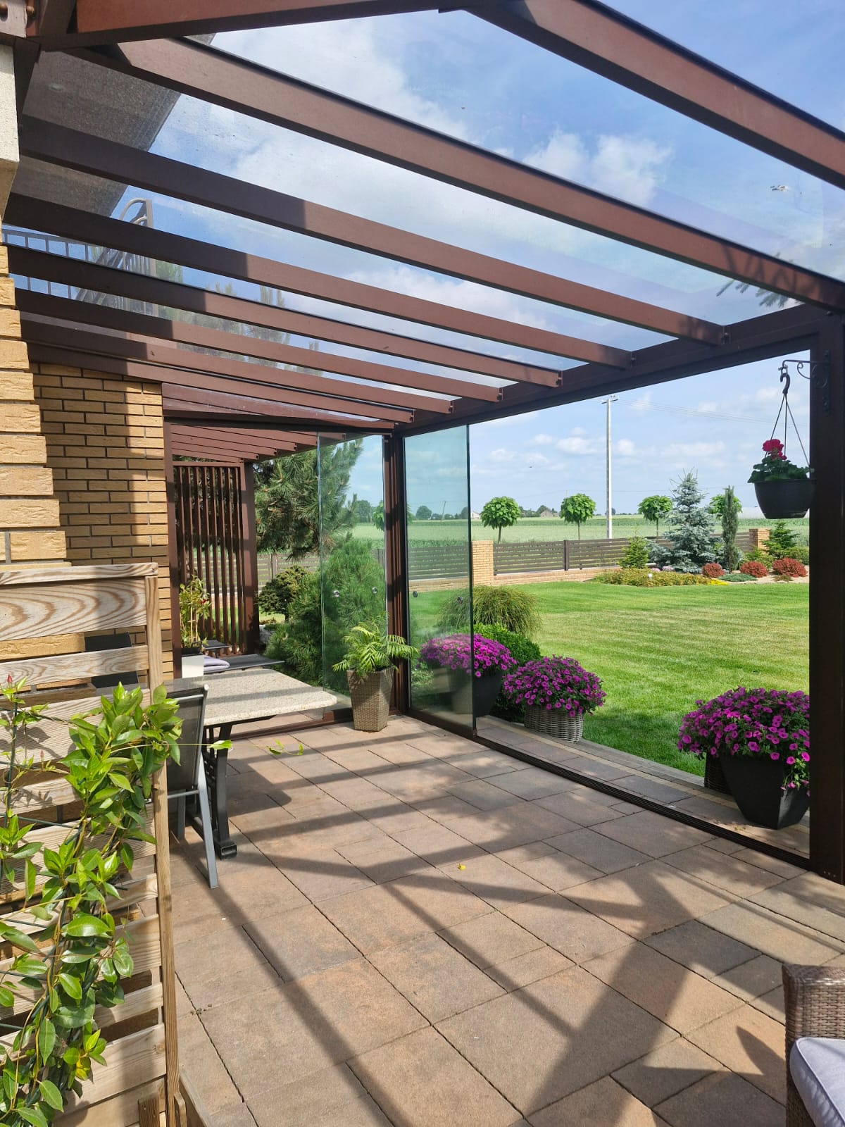 Szkło hartowane czy poliwęglan – porównanie