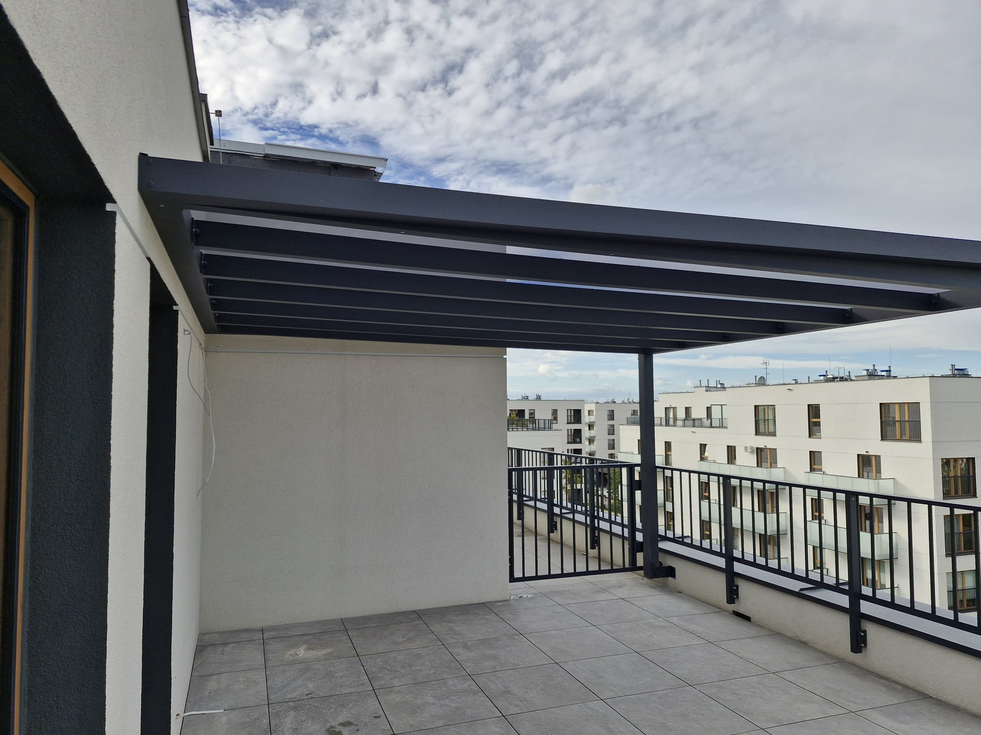 Montaż zadaszenia tarasu – jak wygląda